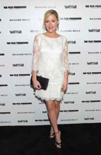 Kathleen Robertson feet photo thumbnail