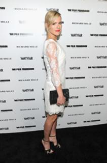Kathleen Robertson feet photo thumbnail