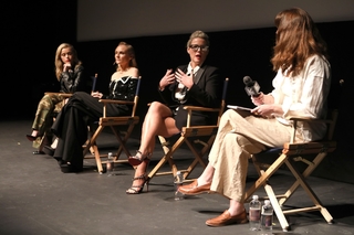 Kathleen Robertson feet photo thumbnail
