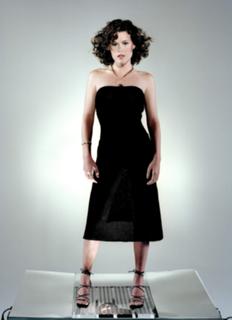 Kathleen Robertson feet photo thumbnail