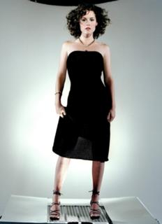Kathleen Robertson feet photo thumbnail