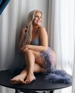 Kathryn Dunn feet photo 4