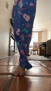 Kathryn Dunn feet photo 6