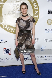 Kathryn Erbe feet photo thumbnail