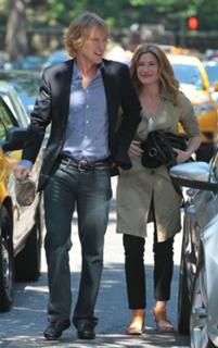 Kathryn Hahn feet photo thumbnail