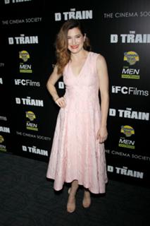 Kathryn Hahn feet photo thumbnail