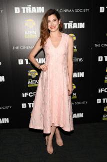 Kathryn Hahn feet photo thumbnail
