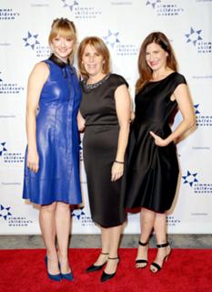 Kathryn Hahn feet photo thumbnail