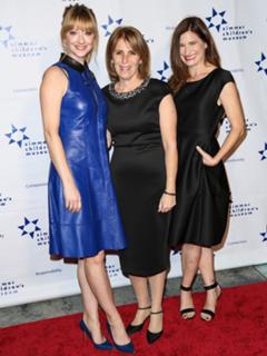 Kathryn Hahn feet photo thumbnail