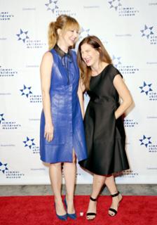Kathryn Hahn feet photo thumbnail