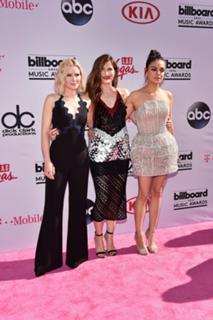 Kathryn Hahn feet photo thumbnail