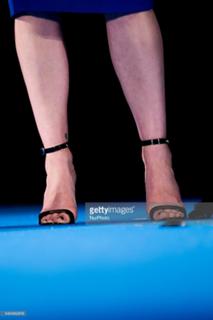 Kathryn Hahn feet photo thumbnail