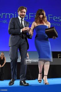 Kathryn Hahn feet photo thumbnail