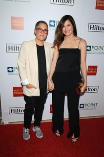 Kathryn Hahn feet photo thumbnail