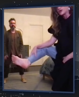 Kathryn Hahn feet photo thumbnail