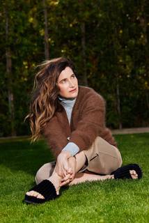 Kathryn Hahn feet photo thumbnail