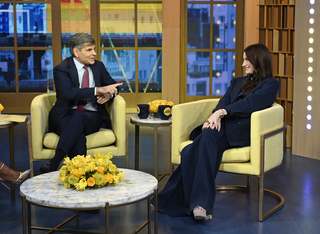 Kathryn Hahn feet photo thumbnail