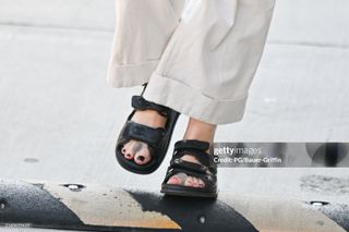 Kathryn Hahn feet photo 3