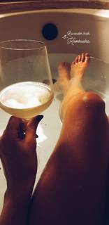 Kathryn Kelly feet photo 17