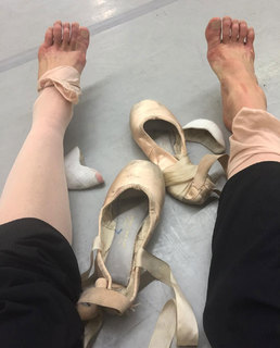 Kathryn McCormick feet photo 1
