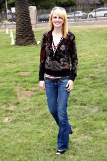 Kathryn Morris feet photo thumbnail