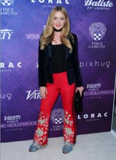 Kathryn Newton feet photo thumbnail