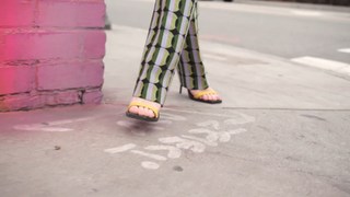 Kathryn Newton feet photo thumbnail