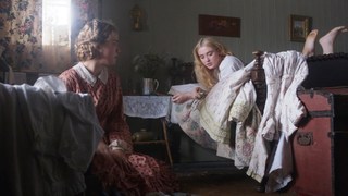 Kathryn Newton feet photo thumbnail