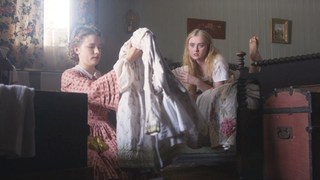Kathryn Newton feet photo thumbnail