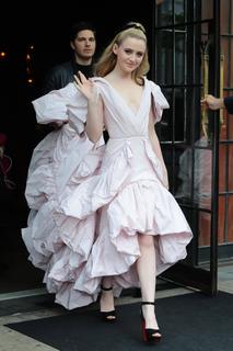 Kathryn Newton feet photo thumbnail
