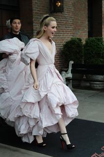 Kathryn Newton feet photo thumbnail