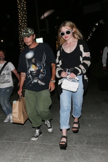 Kathryn Newton feet photo thumbnail