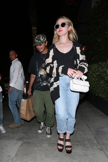 Kathryn Newton feet photo thumbnail