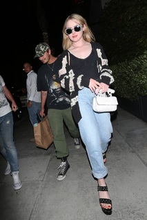 Kathryn Newton feet photo thumbnail