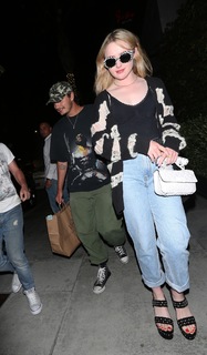 Kathryn Newton feet photo thumbnail