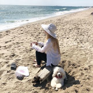 Kathryn Newton feet photo thumbnail