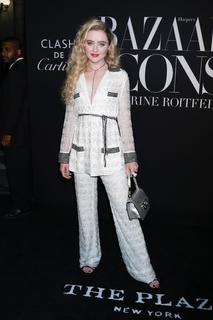 Kathryn Newton feet photo thumbnail