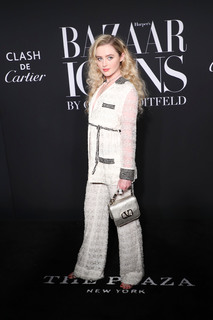 Kathryn Newton feet photo thumbnail