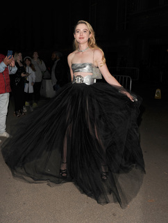 Kathryn Newton feet photo thumbnail