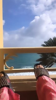Kathryn Newton feet photo thumbnail