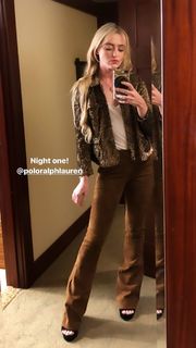 Kathryn Newton feet photo thumbnail
