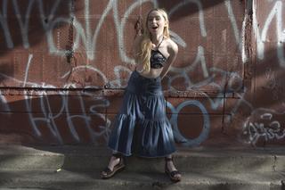 Kathryn Newton feet photo thumbnail