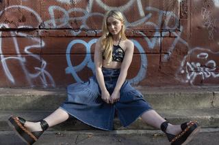 Kathryn Newton feet photo thumbnail
