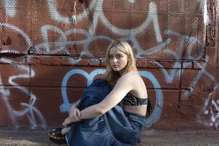 Kathryn Newton feet photo thumbnail