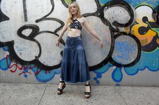 Kathryn Newton feet photo thumbnail