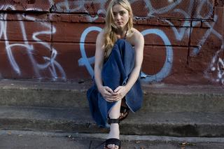 Kathryn Newton feet photo thumbnail