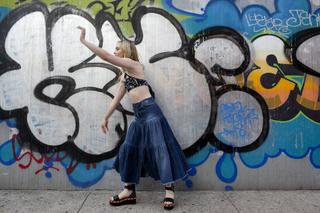 Kathryn Newton feet photo thumbnail