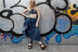 Kathryn Newton feet photo thumbnail