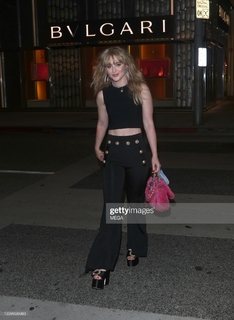Kathryn Newton feet photo thumbnail