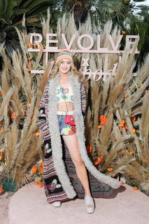 Kathryn Newton feet photo thumbnail